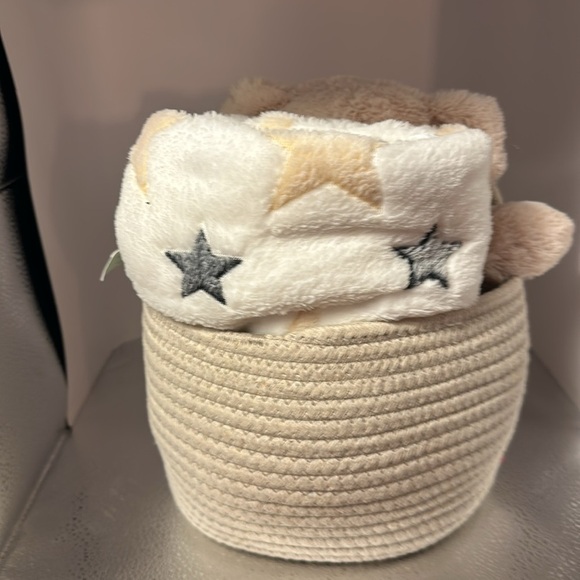 Laughing llama three-piece gift basket. There is a teddy bear, blanket, basket - Picture 2 of 5